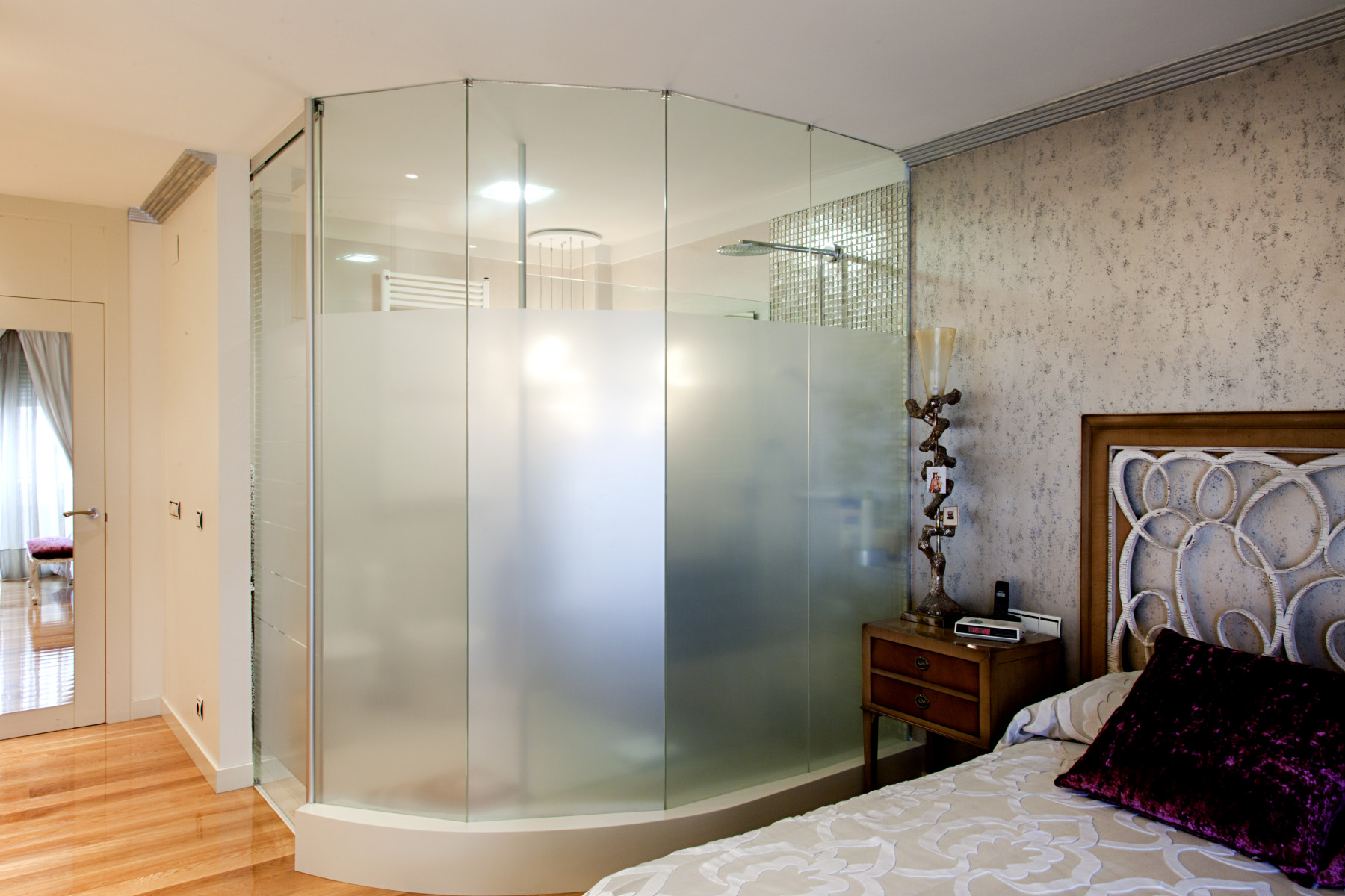 Mamparas de Baño en Vidrio: Estilo y Funcionalidad para tu Baño